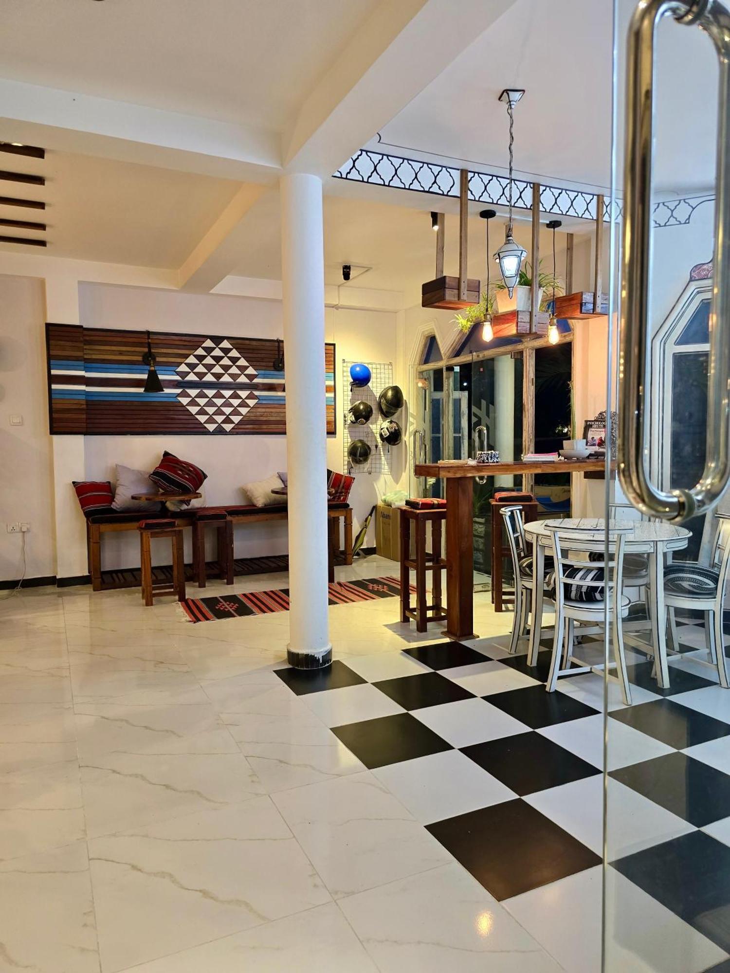 Hostel Habibi & Restaurant