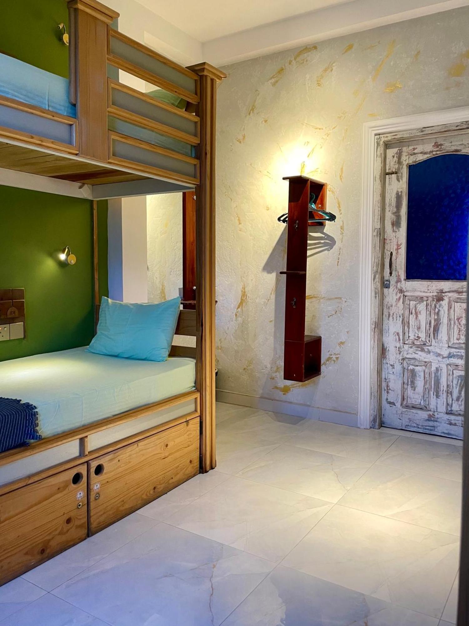 Habibi & Restaurant Hostel *