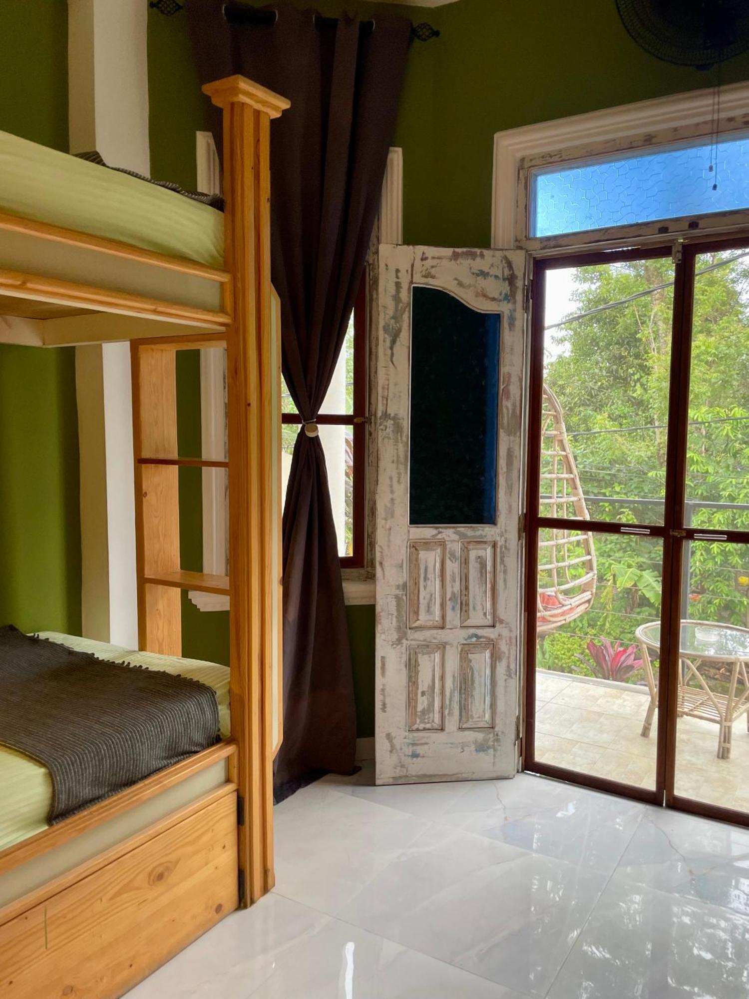 Habibi & Restaurant Hostel