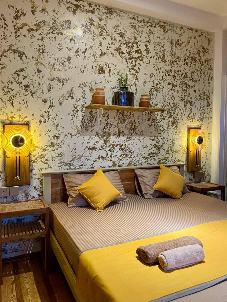 Habibi & Restaurant Hostel *