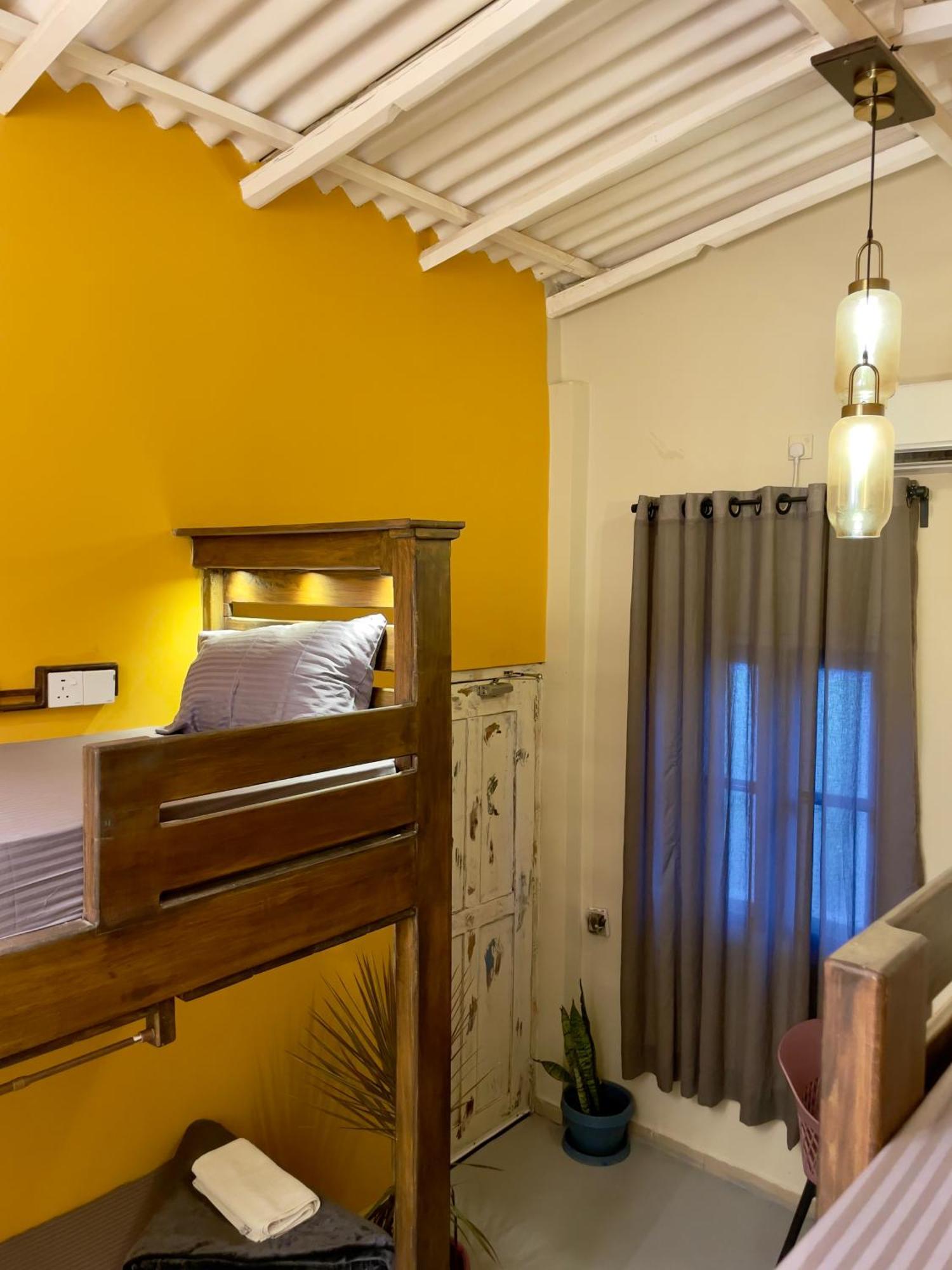 Habibi & Restaurant Hostel *
