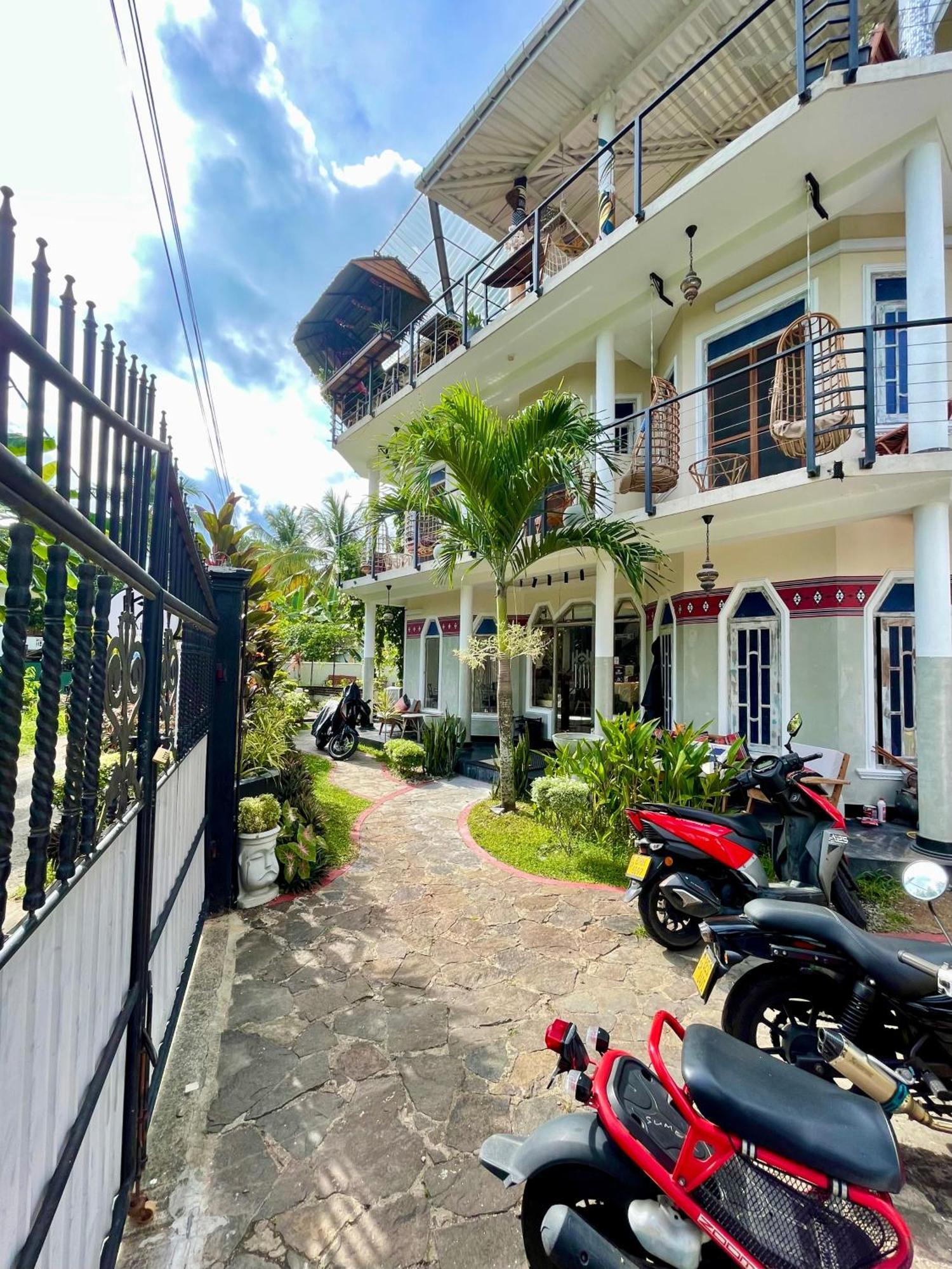 Habibi & Restaurant * Unawatuna